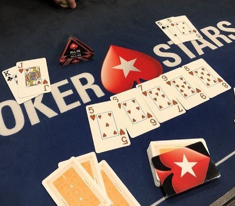 Straight Flush on the board at 2018 PS EPT Barcelona SHR event